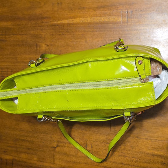 Michael Michael Kors lime green patent leather tote bag. - Picture 13 of 16